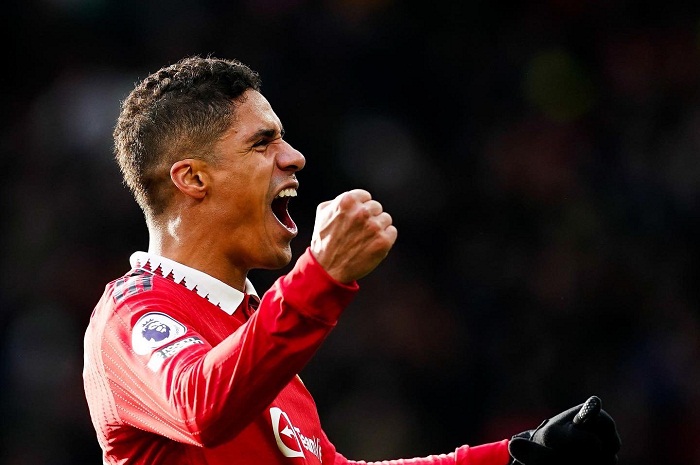 Incar Raphael Varane, Bayern Muenchen Kibaskan Kocek Puluhan Juta Euro, Gimana Nih United?