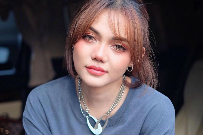 Punya Kebiasaan Makan di Kamar Mandi, Rina Nose Tuai Cibiran Netizen: Jorse, Jorok Sekali!