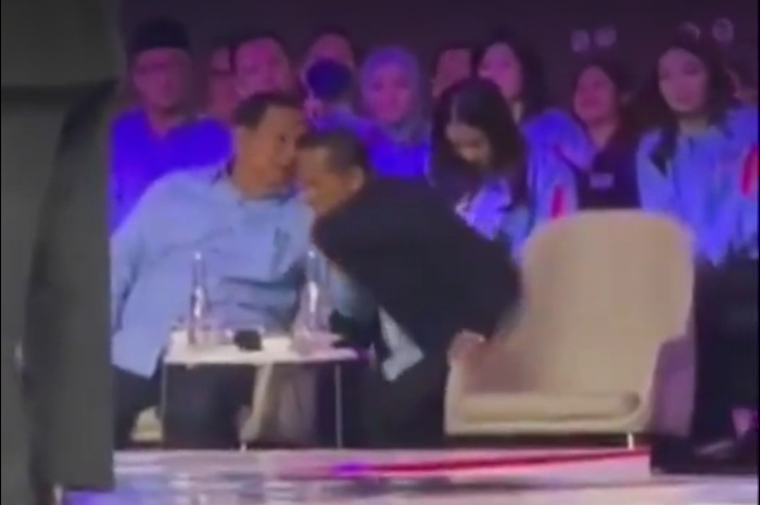 Viral, Detik-detik Prabowo Tarik Kerah Jaket Menteri Bahlil Lahadalia saat Debat Perdana Cawapres 2024
