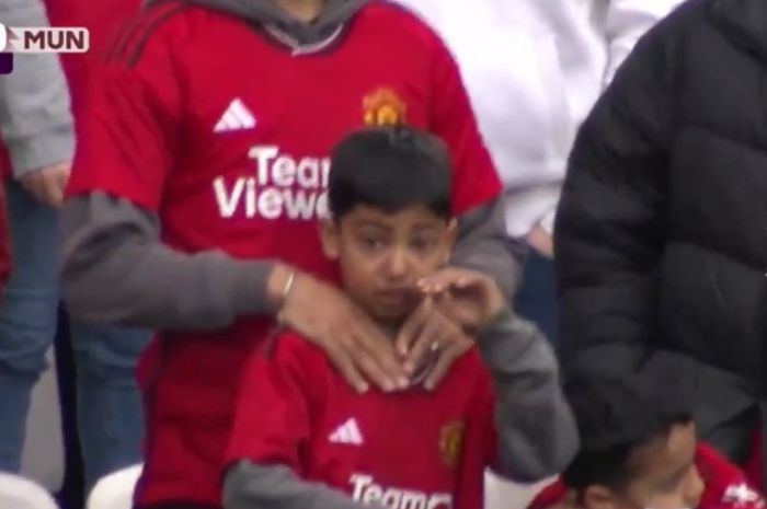 Viral, Bocah Berseragam Manchester United Usap Air Mata, Kecewa Tim Kebanggaannya Takluk oleh West Ham