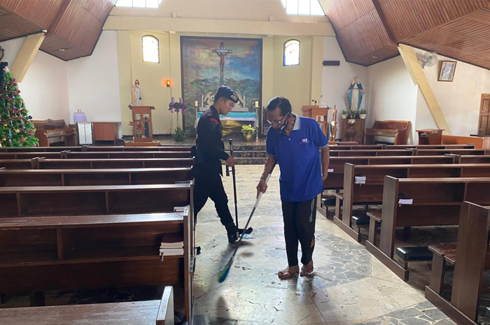 Polres Sukabumi Sterilisasi Gereja hingga Lakukan Aksi Bersih-bersih Rumah Ibadah
