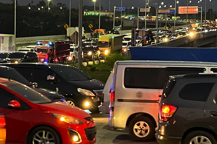 Cerita Pengendara Berjam-jam Terjebak Macet Parah di Jalan Raya Sukabumi-Bogor
