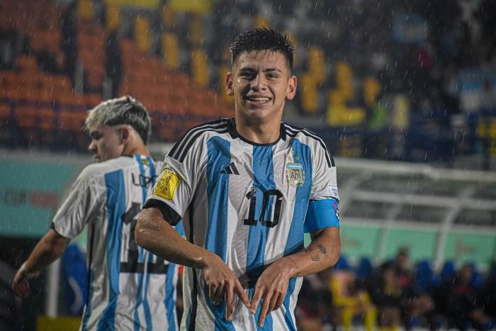 Bersinar di Piala Dunia U-17 Indonesia, Bintang Muda Argentina Ini Selangkah Lagi Gabung Manchester City
