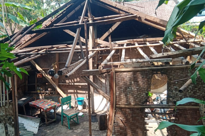 Rumah Eros di Gegerbitung Sukabumi Hancur Disapu Angin Kencang