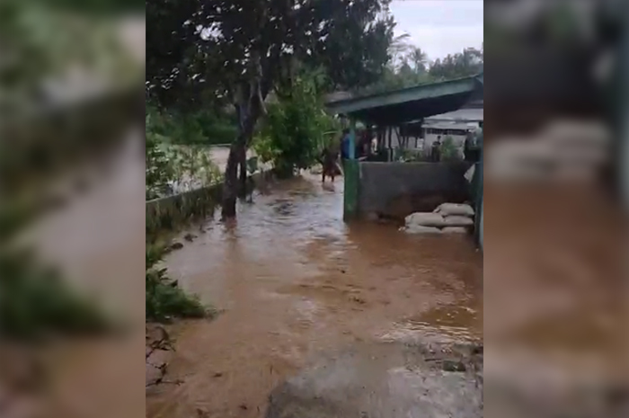 Hulu Sungai Cimandiri Meluap, 7 Rumah di Cireunghas Sukabumi Terendam Banjir