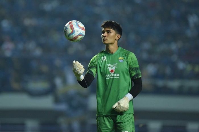 Kevin Ray Mendoza Puji Lini Belakang Persib Bandung Saat Menghadapi Dewa United