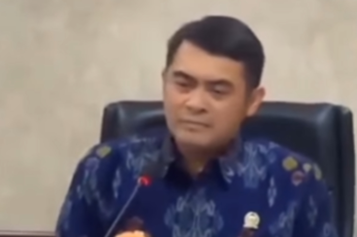 Viral! Arya Wedakarna Diduga Rasis Soal Hijab, Jangan Kasih Penutup kepala Gak Jelas