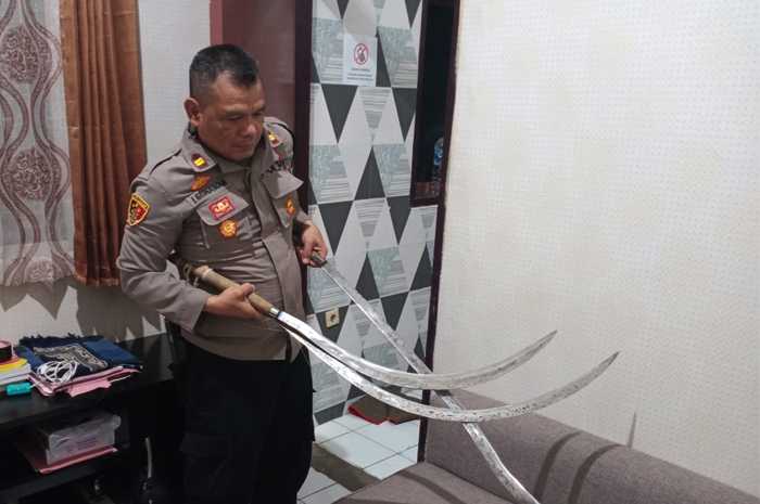 Mabuk Lalu Konvoi Sambil Bawa Sajam di Malam Tahun Baru, Pelajar SMK di Sukabumi Ditangkap