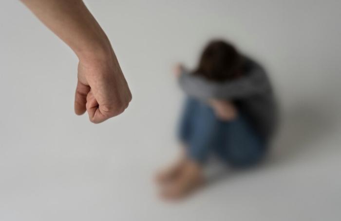 Gadis di Sukabumi Dianiaya Pacar Sampai Pingsan, Perut Diinjak Kepala Dibenturkan ke Aspal