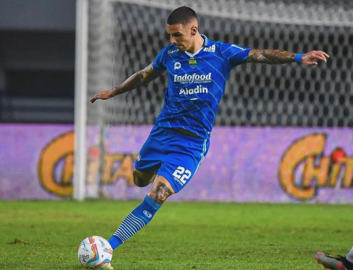 Masih di Spanyol, Alberto Rodriguez Akan Kembali Jalani Latihan Bersama Persib di Tanggal Ini