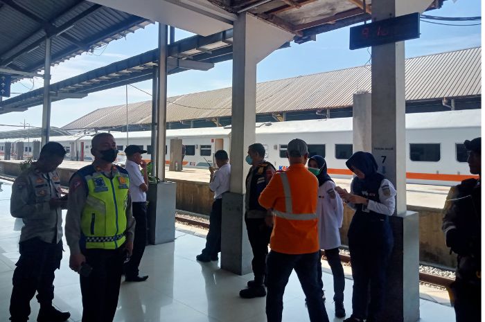 Buntut Kecelakaan Kereta Api Turangga dan Cicalengka-Bandung, Penumpang Harus Rela Perjalanannya Batal
