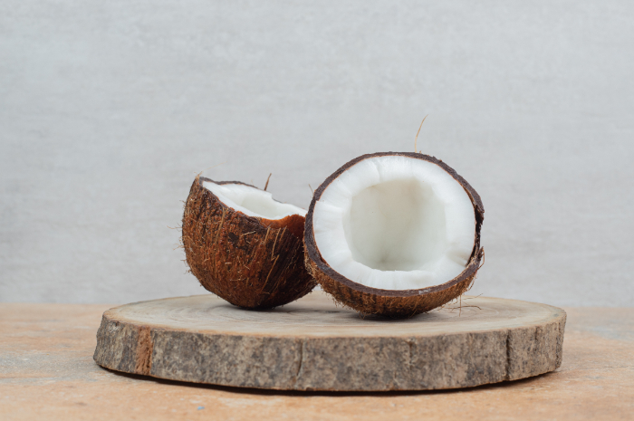 Bukan Cuma Airnya, Daging Kelapa Juga Memiliki Banyak Manfaat untuk Kesehatan