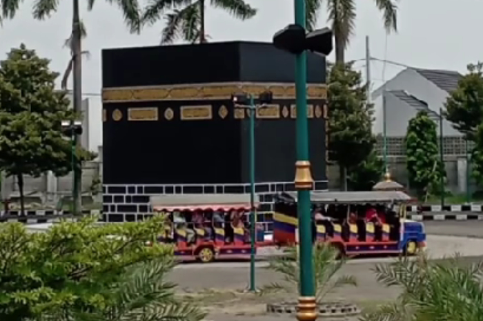 Viral! Peserta Manasik Haji di Semarang Lakukan Tawaf Pakai Odong-Odong, Netizen: Ada-Ada Saja