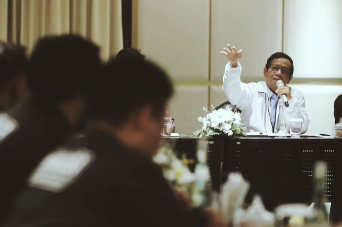 Gubernur Jawa Timur Khofifah Resmi Gabung TKN Prabowo-Gibran, Mahfud MD: Biasa Saja
