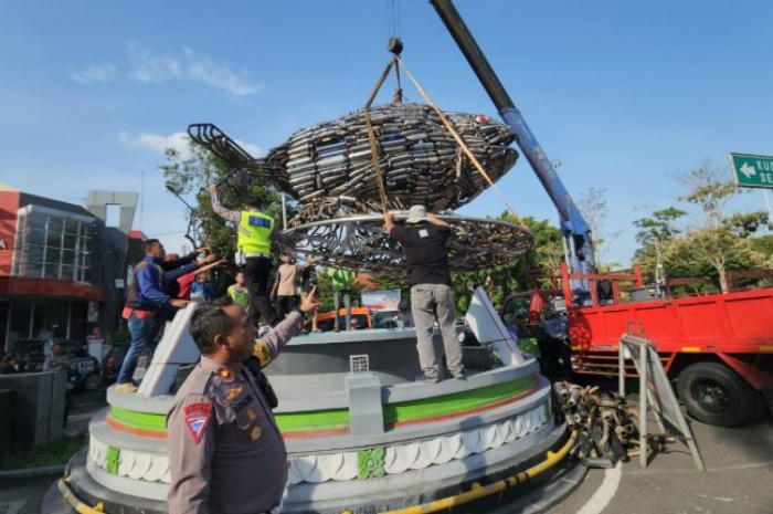Gokil, Polresta Pati Sulap Ribuan Knalpot Brong Jadi Ikan Bandeng