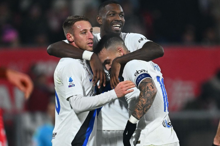 Hakan Calhanoglu dan Lautaro Martinez Brace, Inter Bungkam Monza 5-1