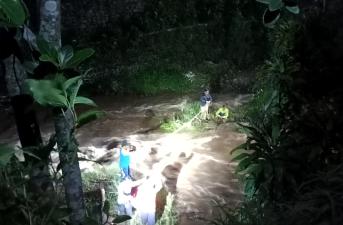 Dramatis! Detik-detik Evakuasi Pemancing Terjebak di Sungai Cipelang Sukabumi saat Banjir Bandang