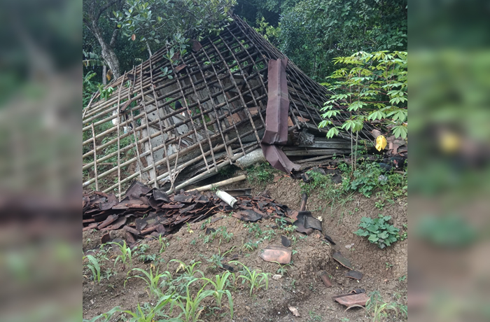 Rumah Panggung di Gegerbitung Sukabumi Ambruk Disapu Angin Kencang