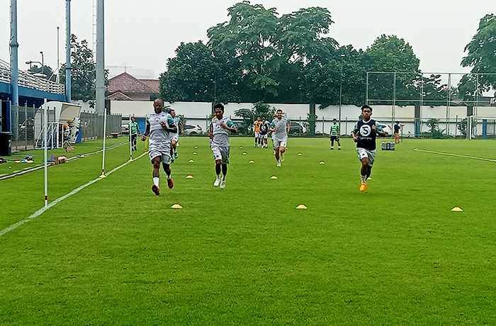Jelang Laga Internal Persib, Henhen Herdiana Akui Kondisi Fisiknya Belum 100 Persen