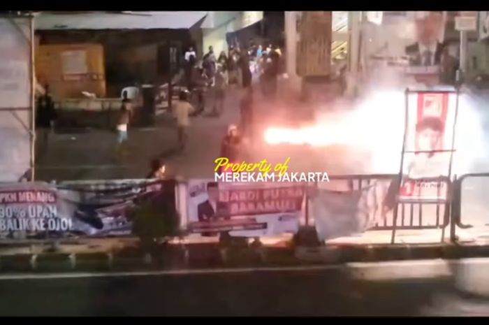 Geger, Aksi Tawuran Dua Kelompok Pakai Sajam Bikin Resah Warga Jakarta Timur, Netizen: Hari Gini Masih Aja...