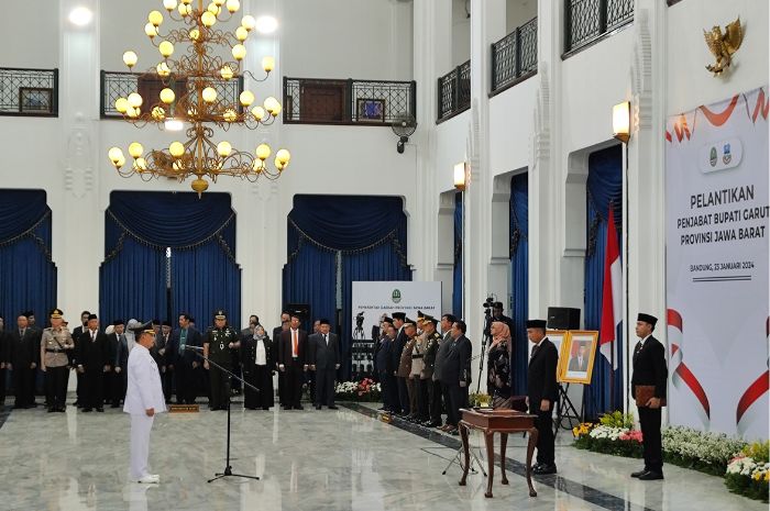 Barnas Adjidin Dilantik Jadi Pj Bupati Garut, Bey Triadi Machmudin Minta Kembangkan Sektor Wisata