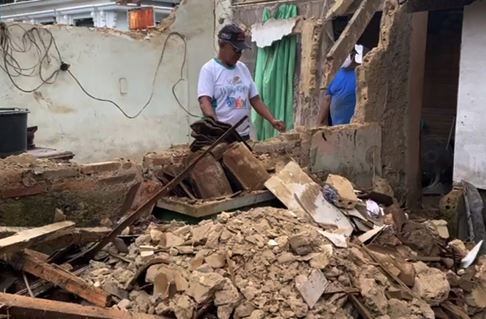 Dua Rumah Lansia di Cibadak Sukabumi Ambruk Usai Diguyur Hujan Deras Terus-menerus