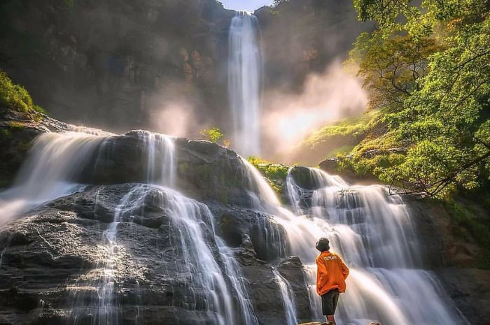 Berwisata Air di Curug Cikanteh Sukabumi, Indah Banget!