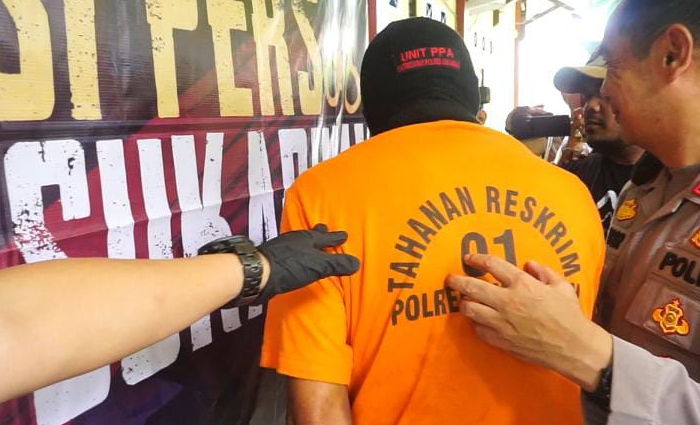 Oknum Kepala Sekolah di Sukabumi Cabuli Siswi, Mengaku Tak Kuat Tahan Nafsu