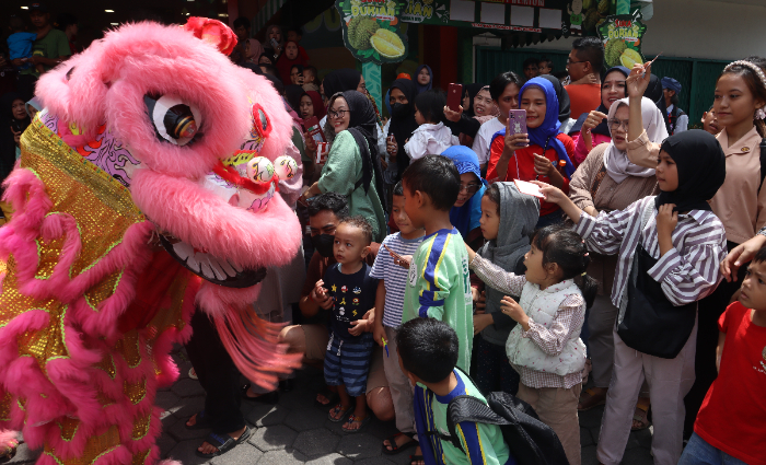 Usai Pemilu, Aksi Barongsai di Toserba Yogya Sukabumi, Bikin Penonton Terhibur,  Warga: Senang Bisa Ajak Anak!