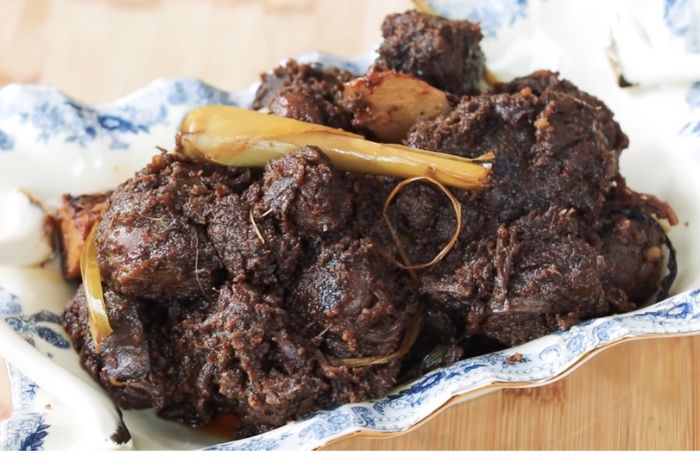 Bukan Sekedar Hidangan, Begini Bumbu Rendang Daging Padang Anti Gagal, Empuk dan Lezat Ala Devina Hermawan