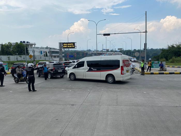 Arus Mudik Dari Sukabumi Dimulai Sabtu Petang, Polisi Kuras Keluar Ribuan Kendaraan Di Tol Bocimi