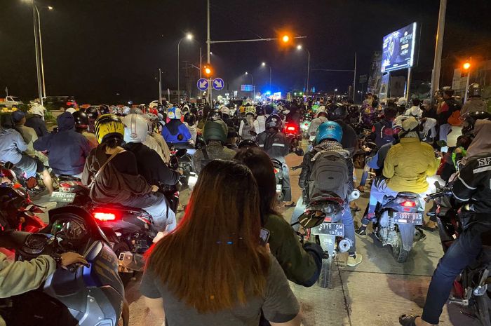 Demi Mudik dan Berwisata Ke Sukabumi, Puluhan Ribu Pengendara Sepeda Motor Rela Terjebak Kemacetan Parah