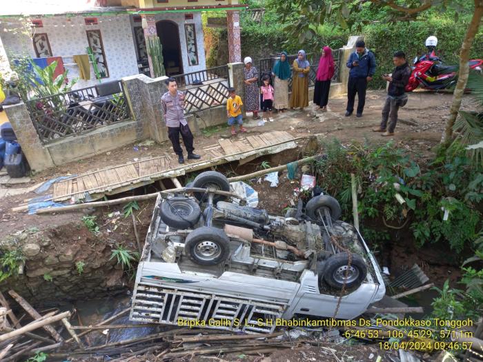 Mobil Pick-up Bermuatan 2 Kerbau Terperosok ke Jurang di Cidahu Sukabumi