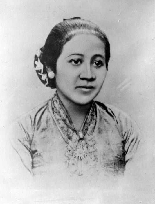 Puisi di Malam Hari Kartini: Mengenang Ibu yang Telah Pergi ke Kedamaian Abadi
