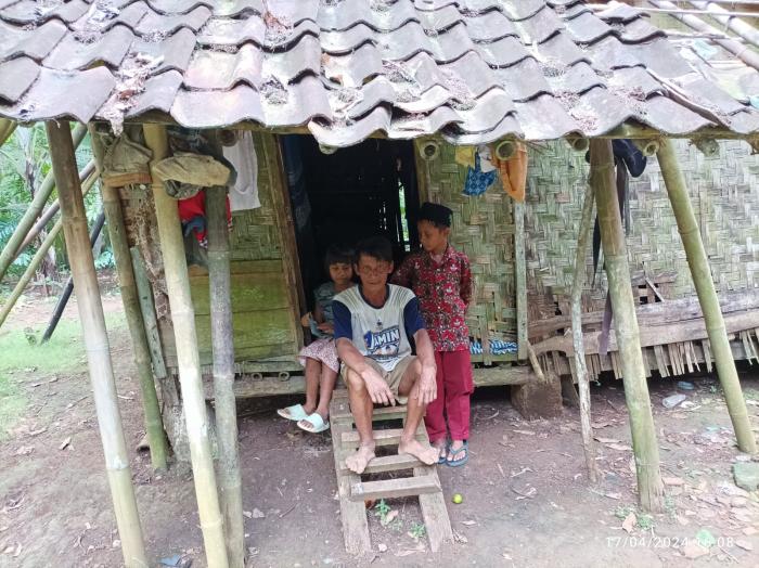 4 Hari Paska Diberitakan Indonesiatren.com, Rumah Nyaris Roboh Milik Ato Direnovasi Warga Sukabumi
