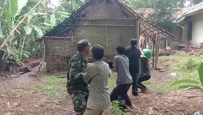 Berkat Renovasi Rumah Reyot Milik Ato di Sukabumi, Banyak yang Penasaran: Siapa Haji Isep?