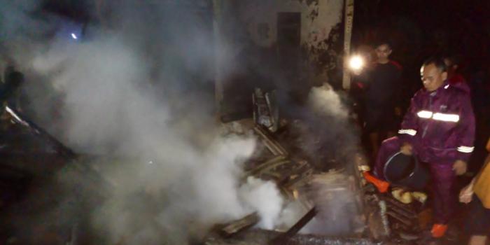 Kena Sambaran Petir, Rumah Warga Nagrak Sukabumi Kebakaran