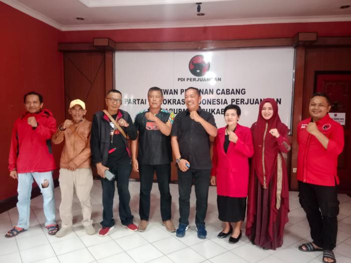 Datang ke DPC PDIP Saat Sudah Tutup Pendaftaran, Ucok: “Saya Yakin Menang Menjadi Bupati Sukabumi”