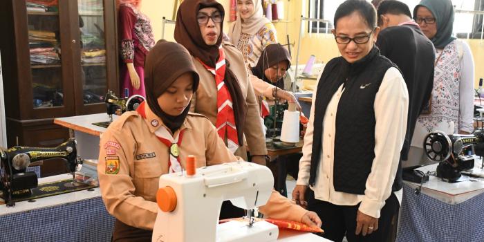 Bakti Sosial di Purwakarta, Kajati Jabar Kunjungi Siswa SLB dan Anak Penderita Thalasemia RSUD Bayu Asih
