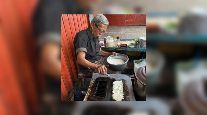 57 Tahun Dijajakan di Cibadak Sukabumi, Rasa Kue Pancong Pak Yayat Pernah Sampai Bikin Ngidam Ibu Hamil