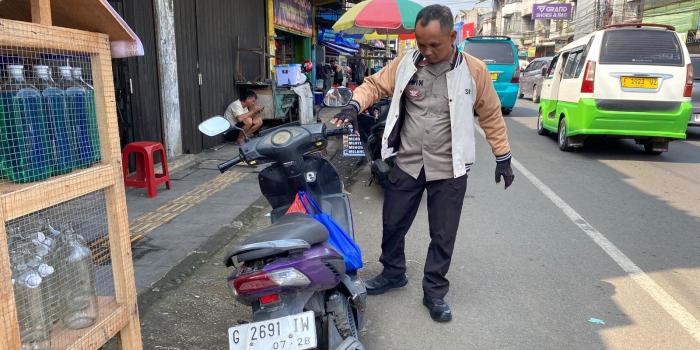 Dicari Polisi: Lelaki Misterius yang Nyaris Bakar Sepeda Motor dan Tinggalkan 2 Hari di Cibadak Sukabumi