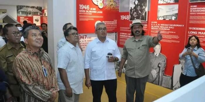 Hadir di “Milestone 215 Tahun Kota Bandung”, Media Lawas Tampilkan Berita Kota Bandung dari Masa ke Masa