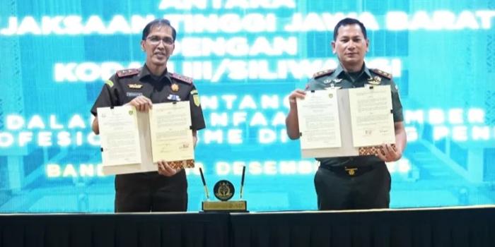 Tindaklanjuti MoU Nomor 4 Tahun 2023, Kajati Jabar dan Pangdam III/SLW Tandatangani Kerjasama Penegakan Hukum