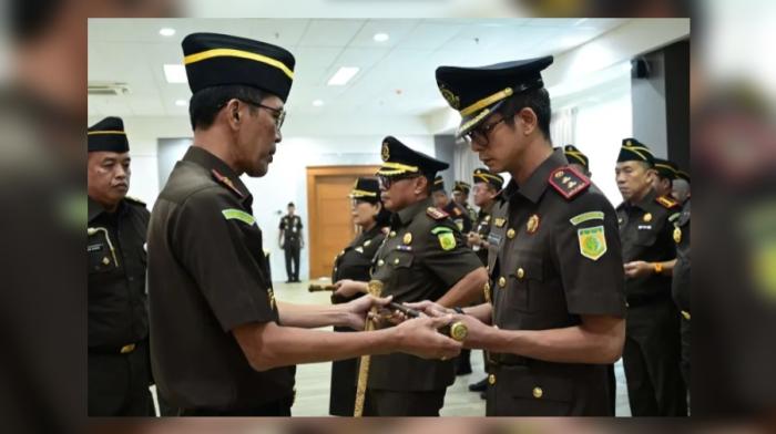 Lantik Kajari Kota Tasikmalaya, Kabupaten Bekasi, dan Cimahi, Kajati Jabar: “Jaga Integritas Personel”