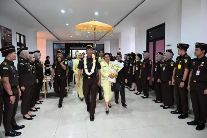 Perkuat Sarana dan Kebersamaan, Kajati Jabar Resmikan Gedung IAD dan Lapangan Tenis Kejari Cianjur