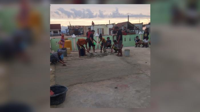 Jelang Ramadhan, Warga Gotong-royong Selesaikan Pembangunan Masjid Safinatus Salam di Pulau Masudu Sultra